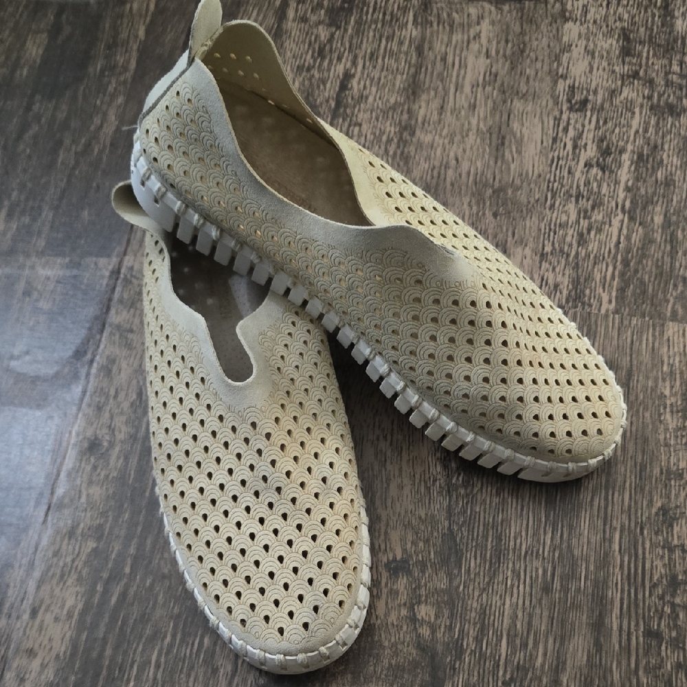 ISLE JACOBSEN HORNBACK‎ Women's Beige Slip-On Shoes Sz 39 / 8.5